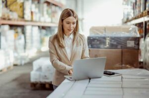 Inventarios inteligentes: el impacto real de la IA en la reducción de quiebres de stock en Colombia